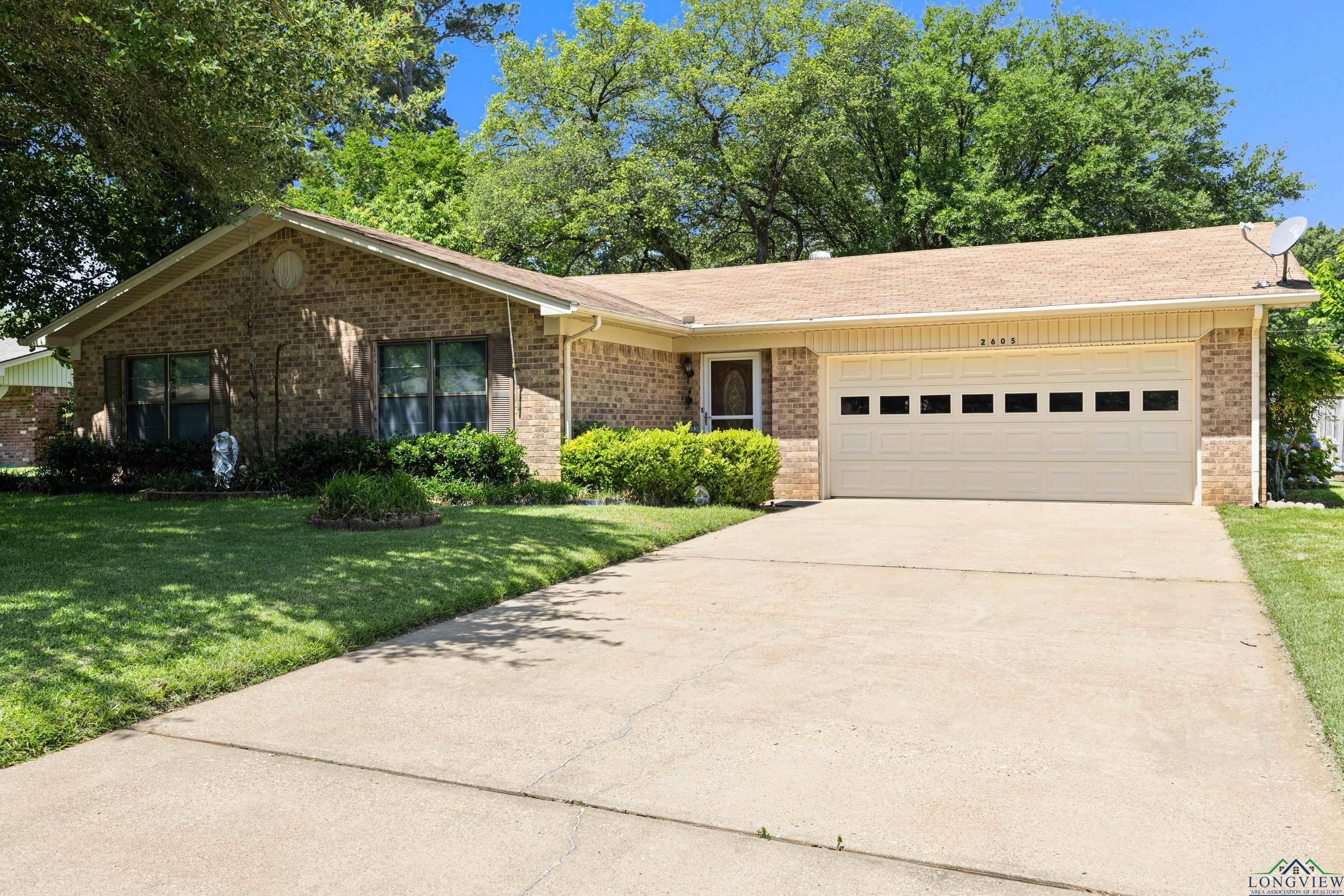 2605 Redbud St, Kilgore, Texas image 2