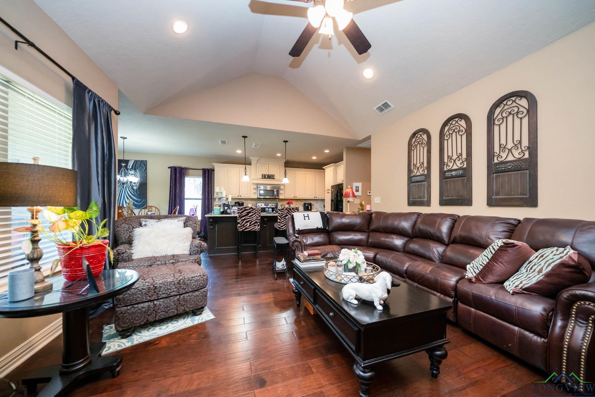 406 E Mari Beth Ln, White Oak, Texas image 13