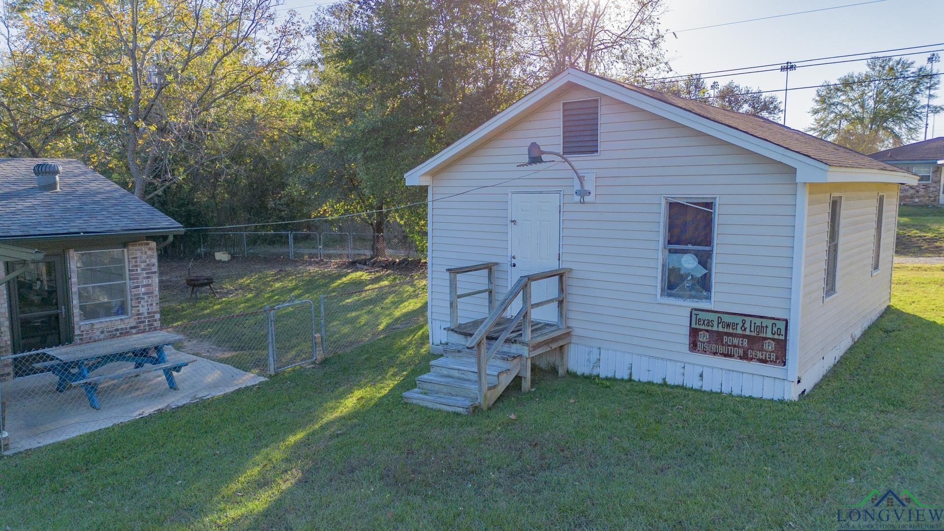 1035 Chevy Chase St, Gladewater, Texas image 27