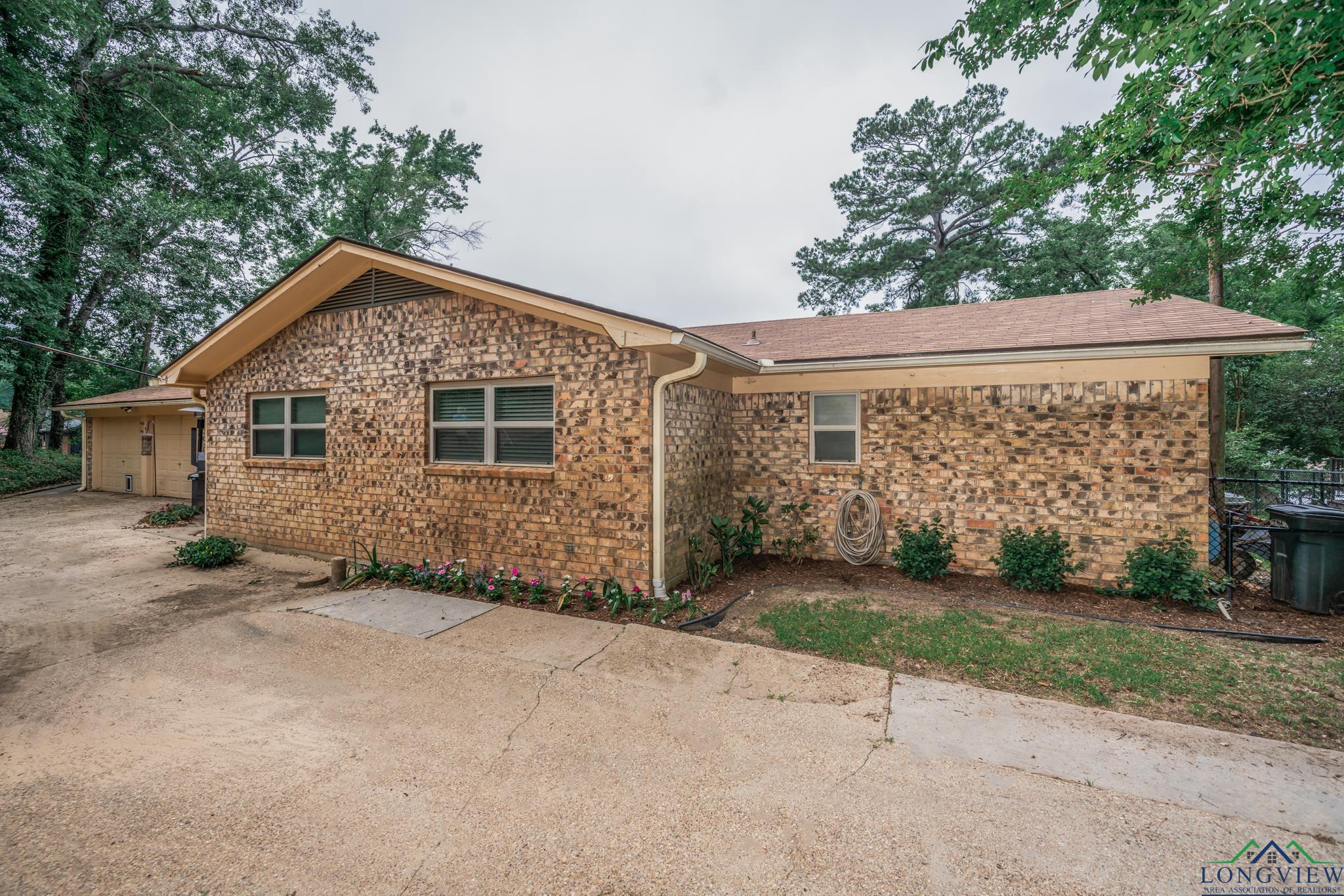 1909 E Lake Drive, Gladewater, Texas image 25