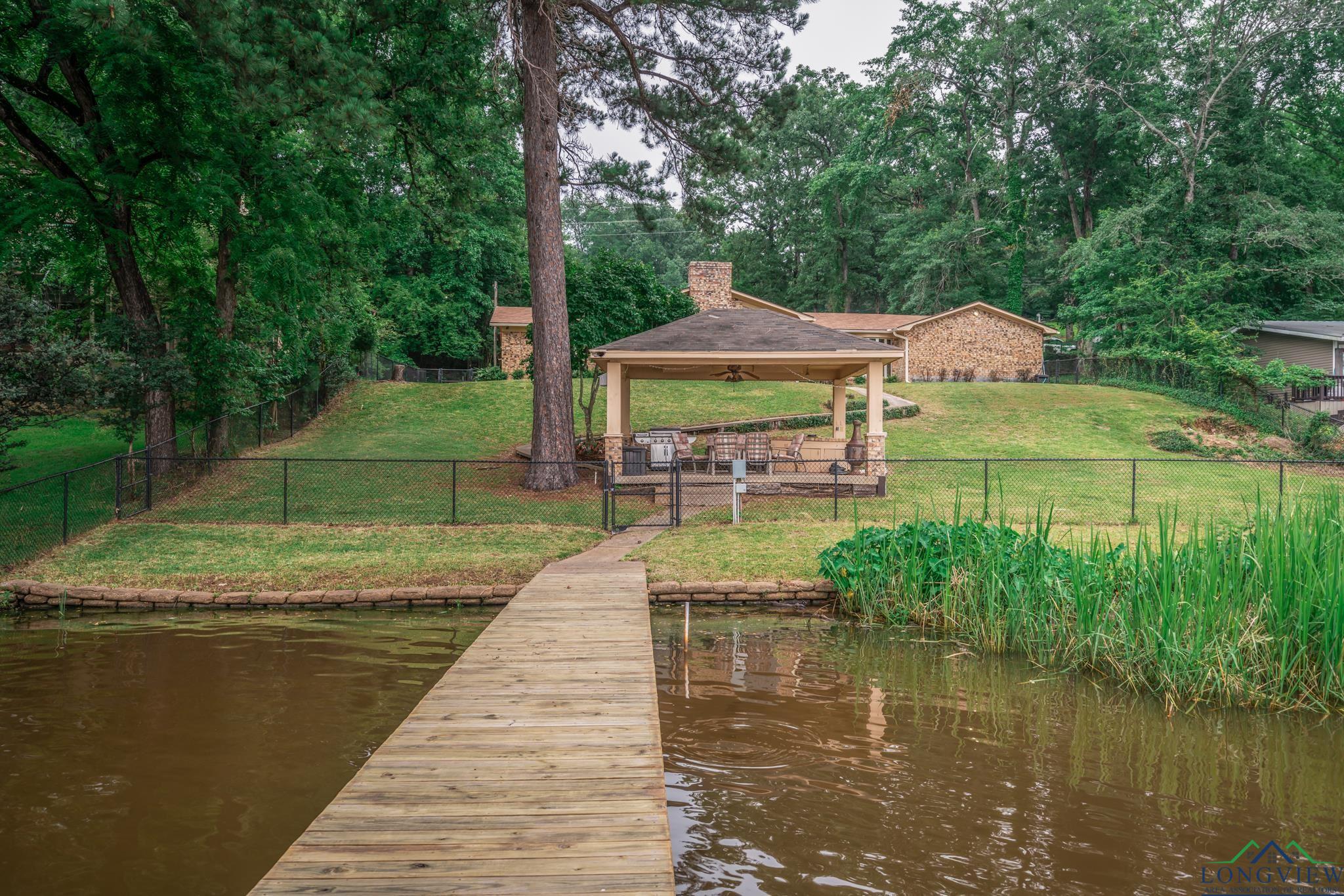 1909 E Lake Drive, Gladewater, Texas image 7