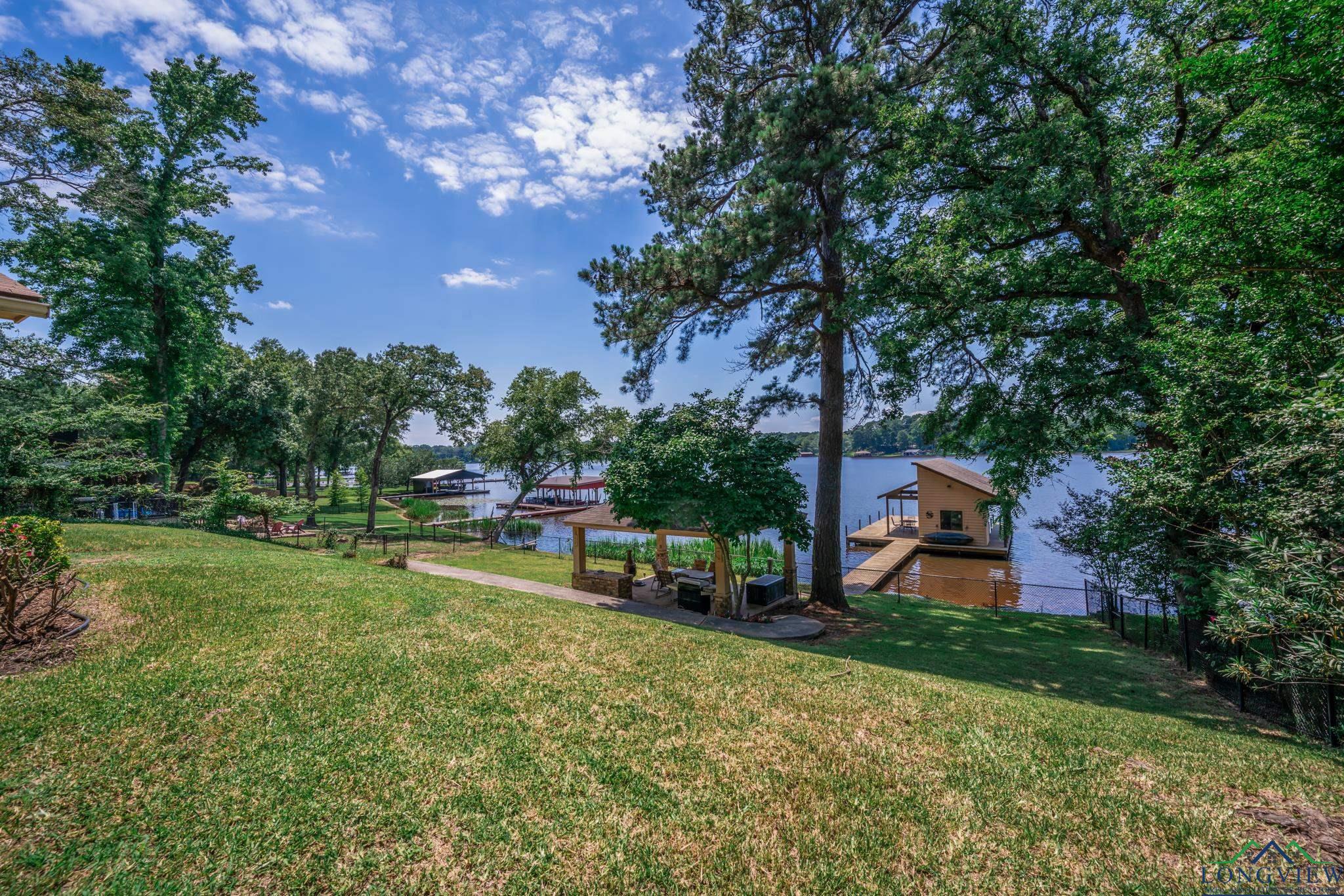 1909 E Lake Drive, Gladewater, Texas image 9