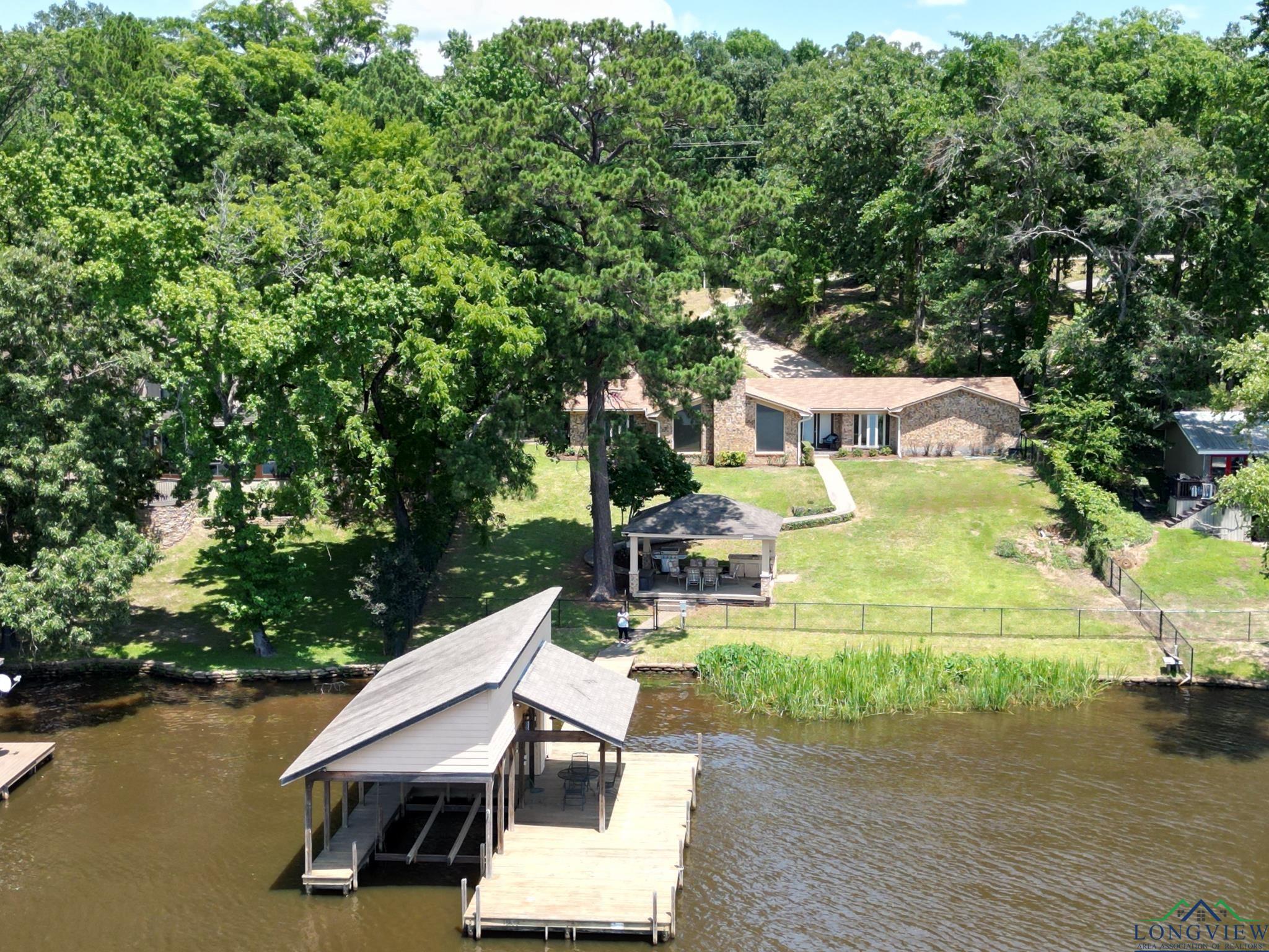 1909 E Lake Drive, Gladewater, Texas image 3