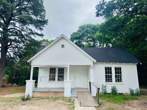 Homes For Sale - 701 Travis St<br/> Longview, TX 75602