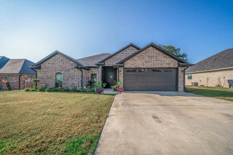 Homes For Sale - 2505 Maggie Lane<br/> Longview, TX 75601