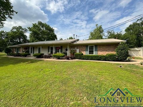 Homes For Sale - 195 Cr 2111<br/> Hughes Springs, TX 75656