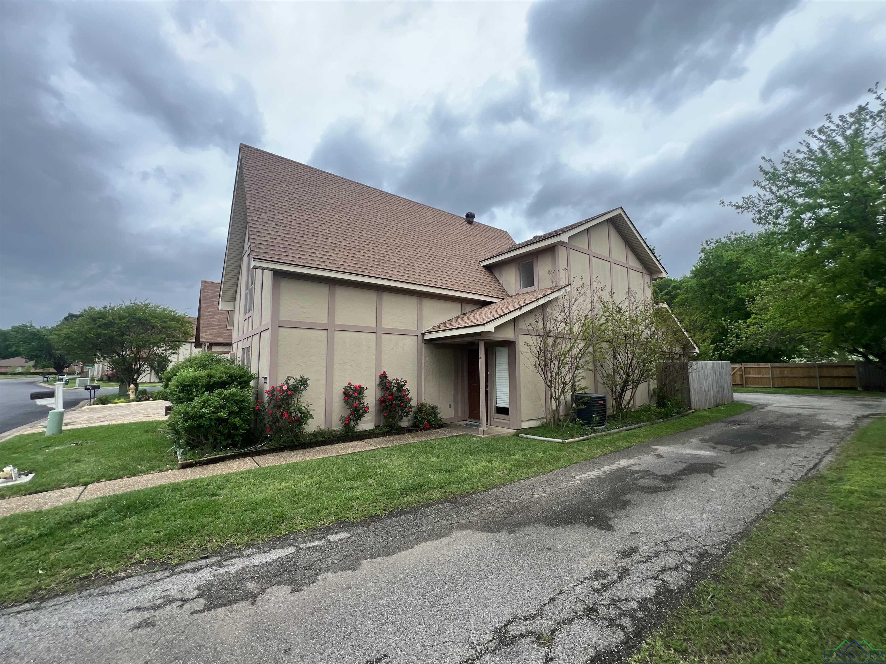 1009 Towne Lake Dr, Longview, Texas image 2