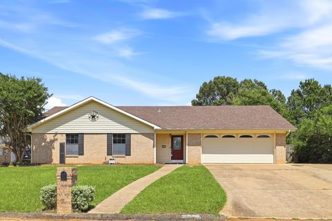 Homes For Sale - 3704 Kriss Dr<br/> Longview, TX 75604