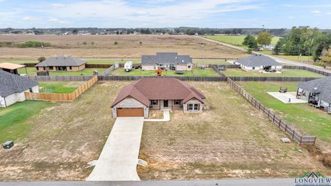 A home in Lindale