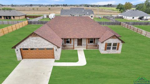 A home in Lindale