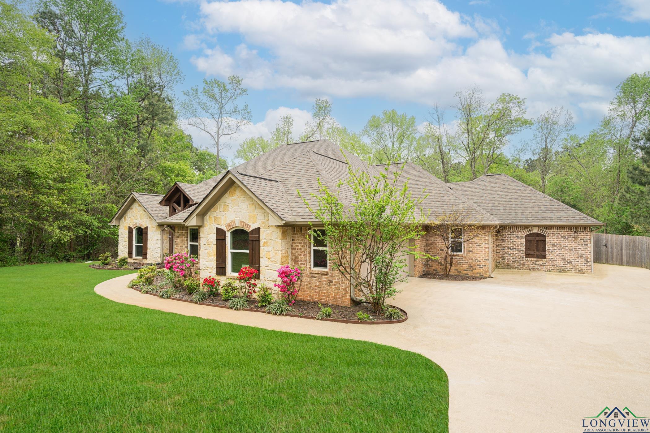 320 Fox Glove Ln, Longview, Texas image 2