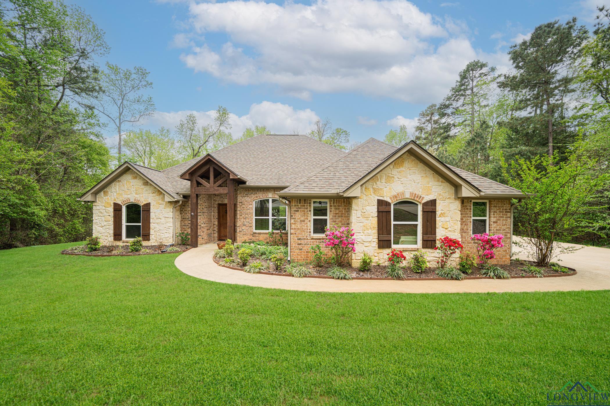 320 Fox Glove Ln, Longview, Texas image 1