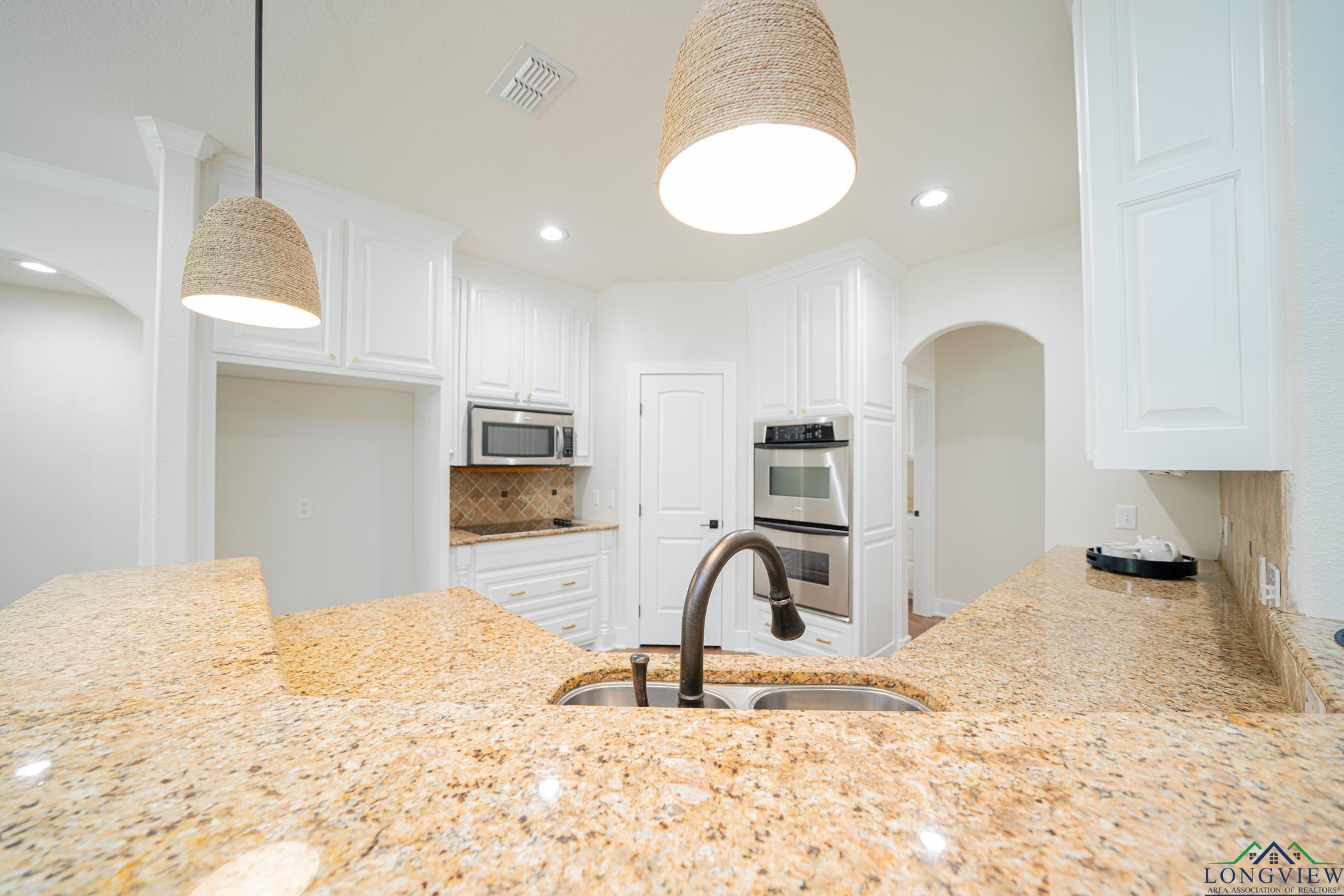 320 Fox Glove Ln, Longview, Texas image 8