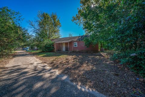 A home in Gladewater