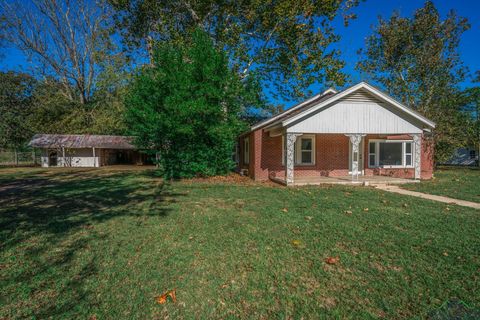 A home in Gladewater