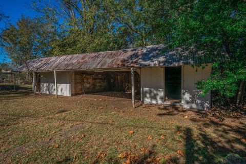 A home in Gladewater