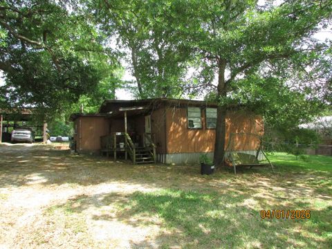 Homes For Sale - 17140 Lakeview Drive<br/> Flint, NY 75762