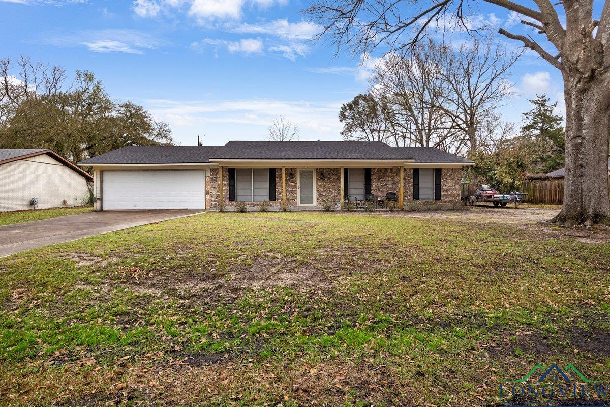 1102 Rosewood Dr, Carthage, Texas image 2