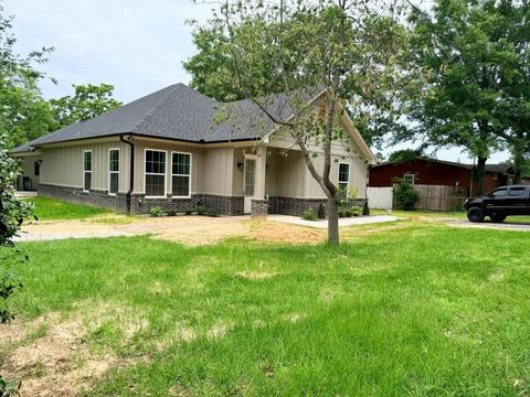 Homes For Sale - 5350 First St<br/> Henderson County, Chandler, TX 75758