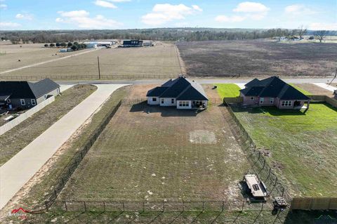 A home in Lindale