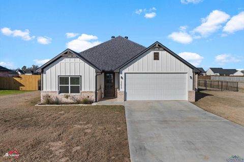 A home in Lindale