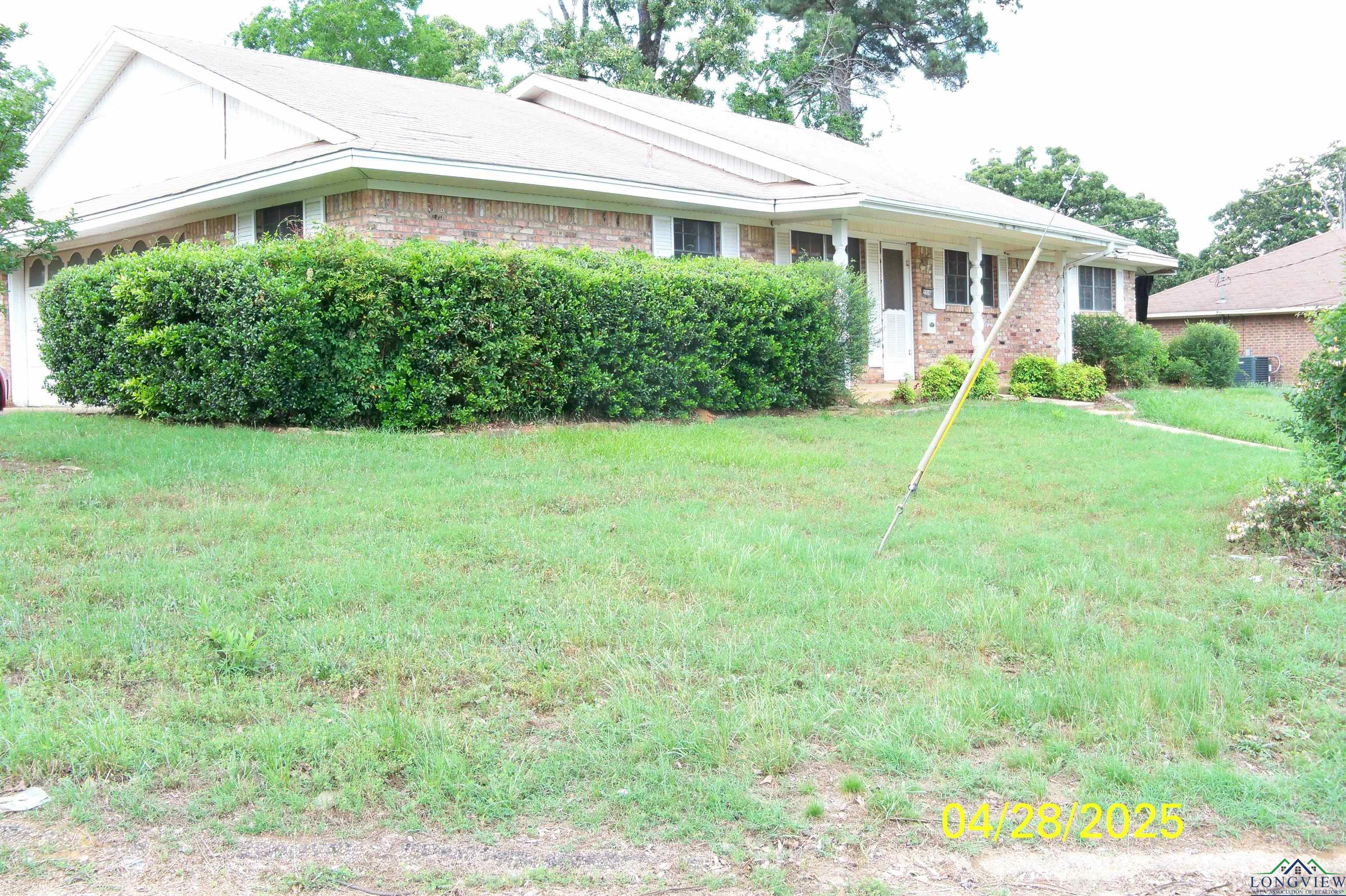 2216 Pinecrest Dr, Gladewater, Texas image 2