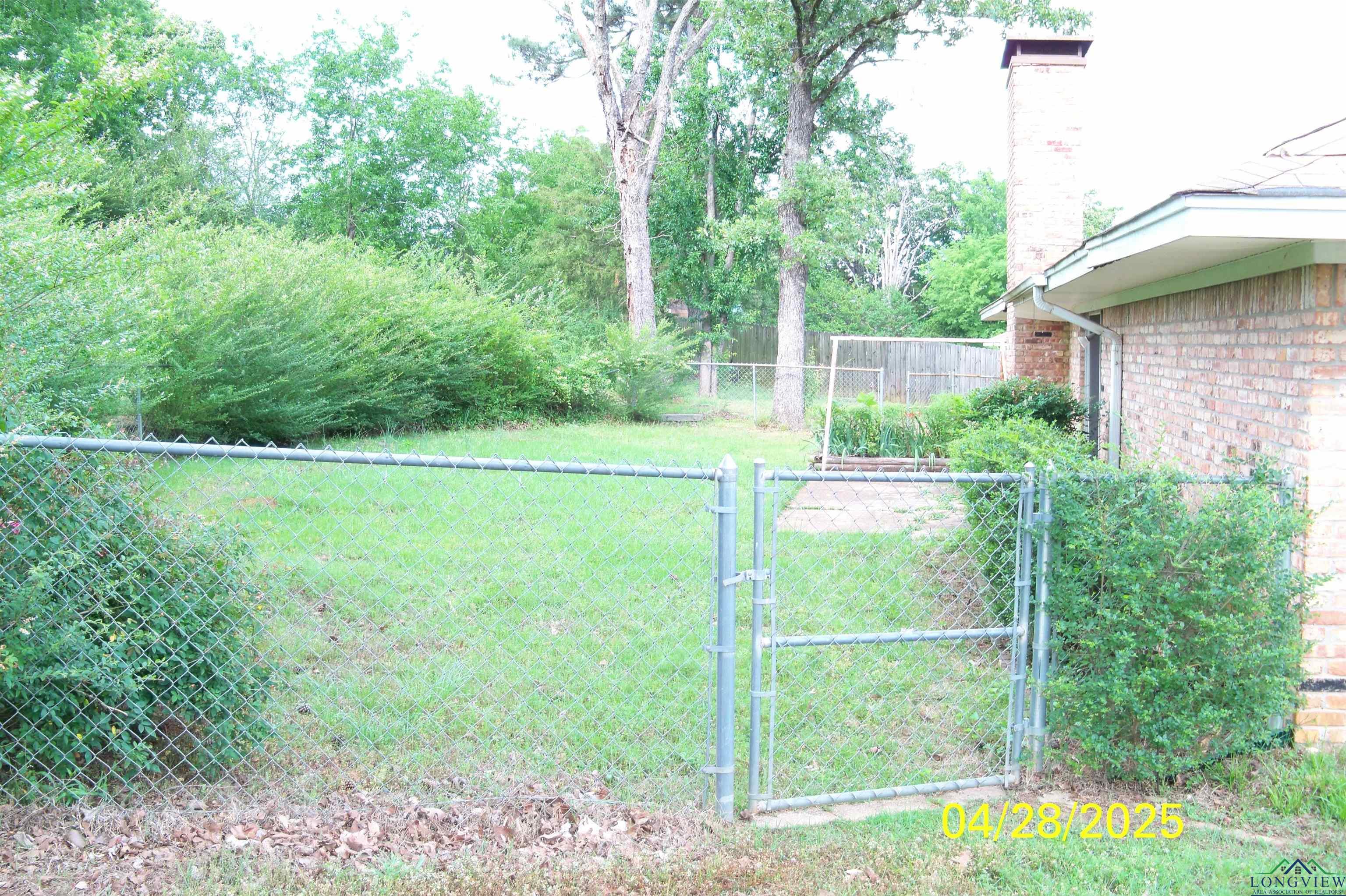 2216 Pinecrest Dr, Gladewater, Texas image 18