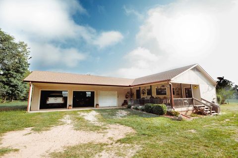 Homes For Sale - 1211 An County Road 153<br/> Palestine, TX 75801
