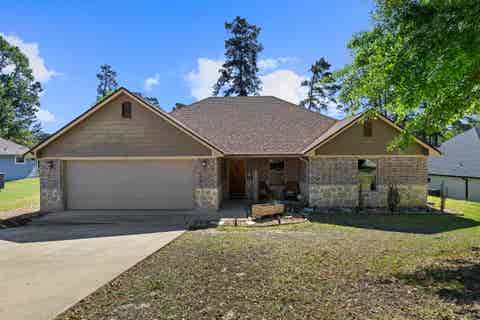 Homes For Sale - 134 Hillshore Circle<br/> Longview, TX 75605