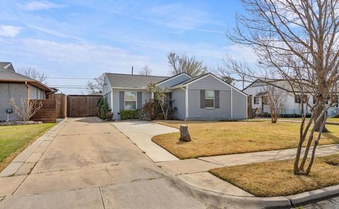 Homes For Sale - 9966 Chireno St<br/> Dallas, TX 75220