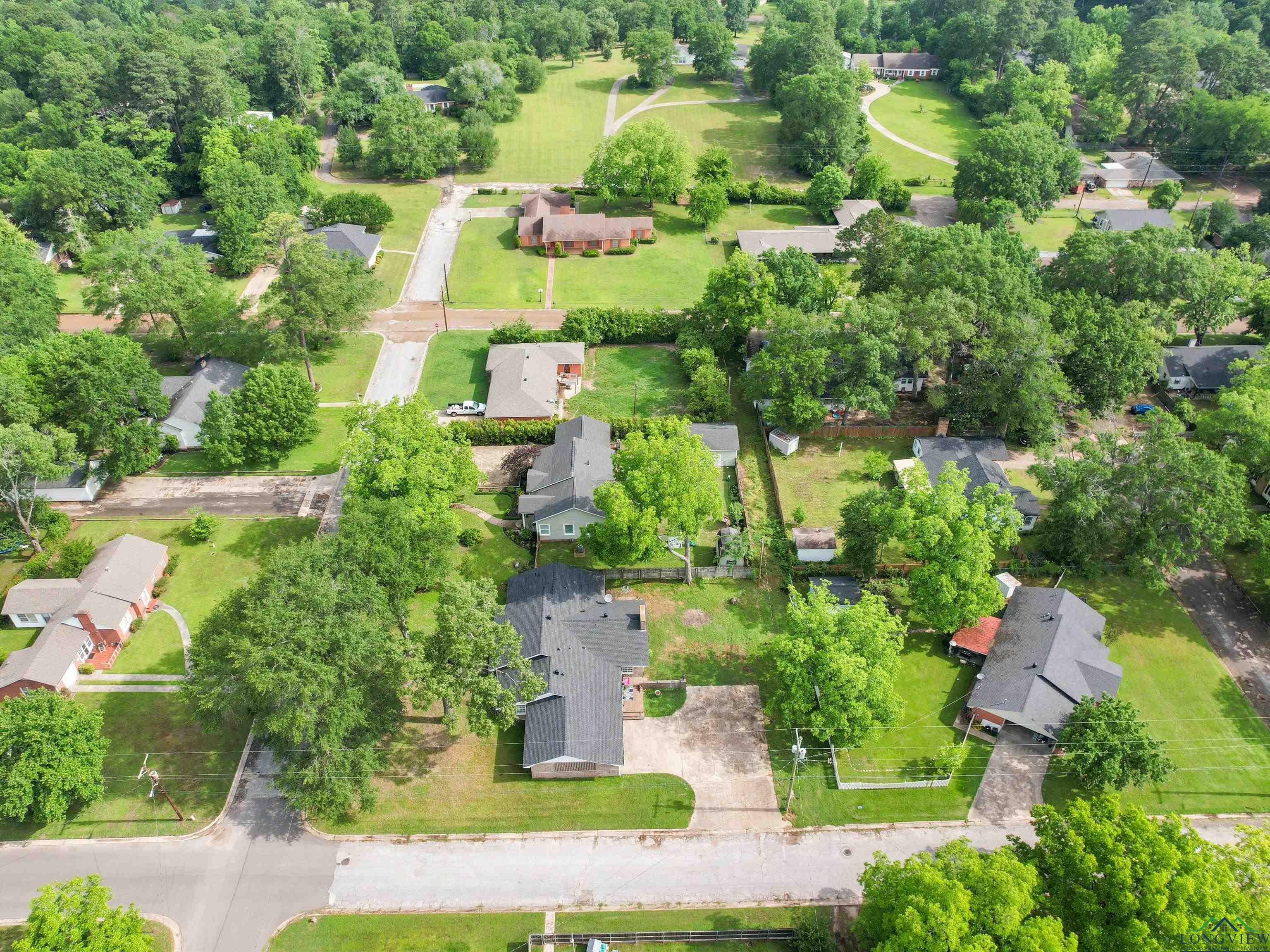 1101 N Bledsoe St, Gilmer, Texas image 3