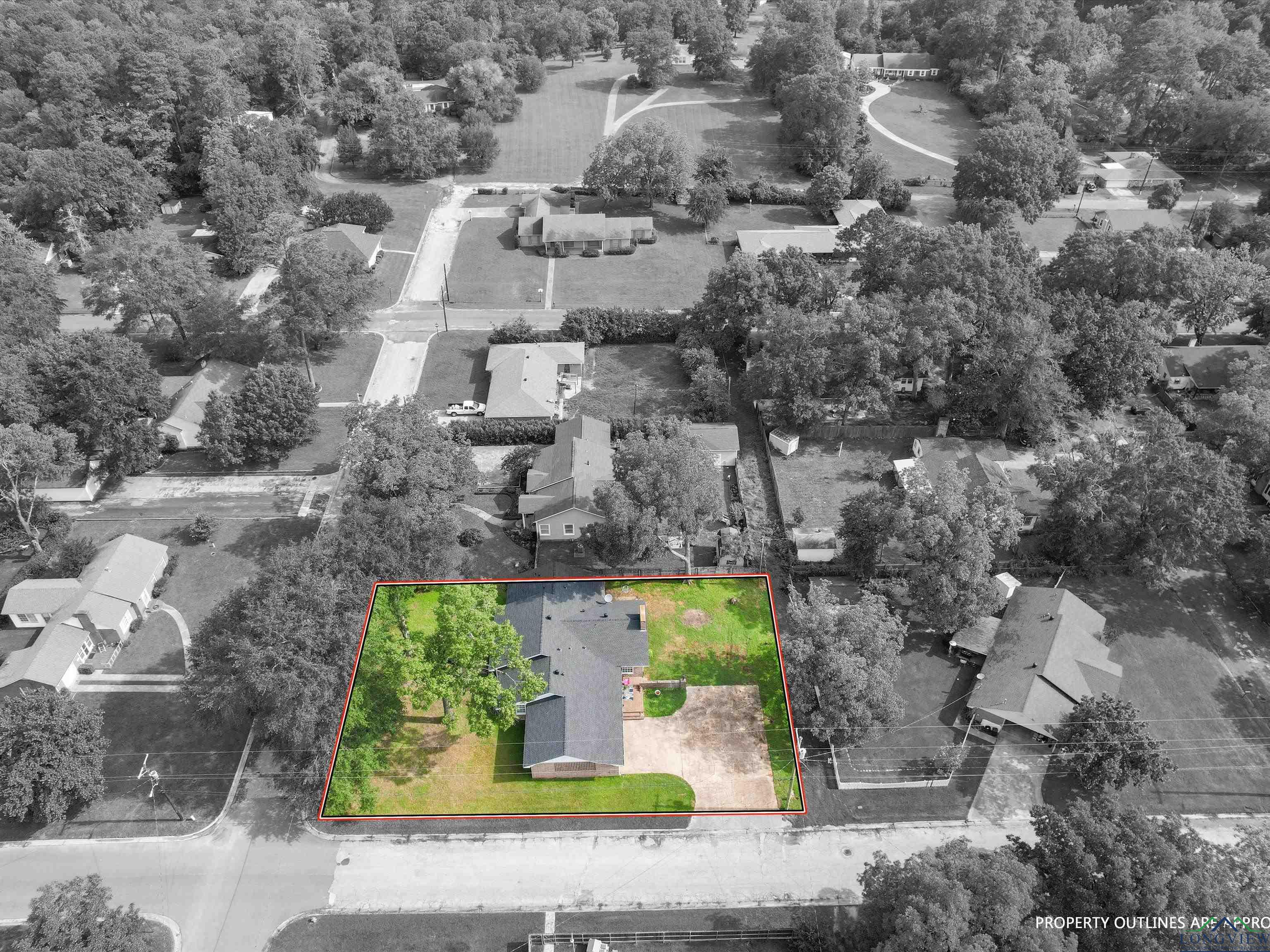 1101 N Bledsoe St, Gilmer, Texas image 2