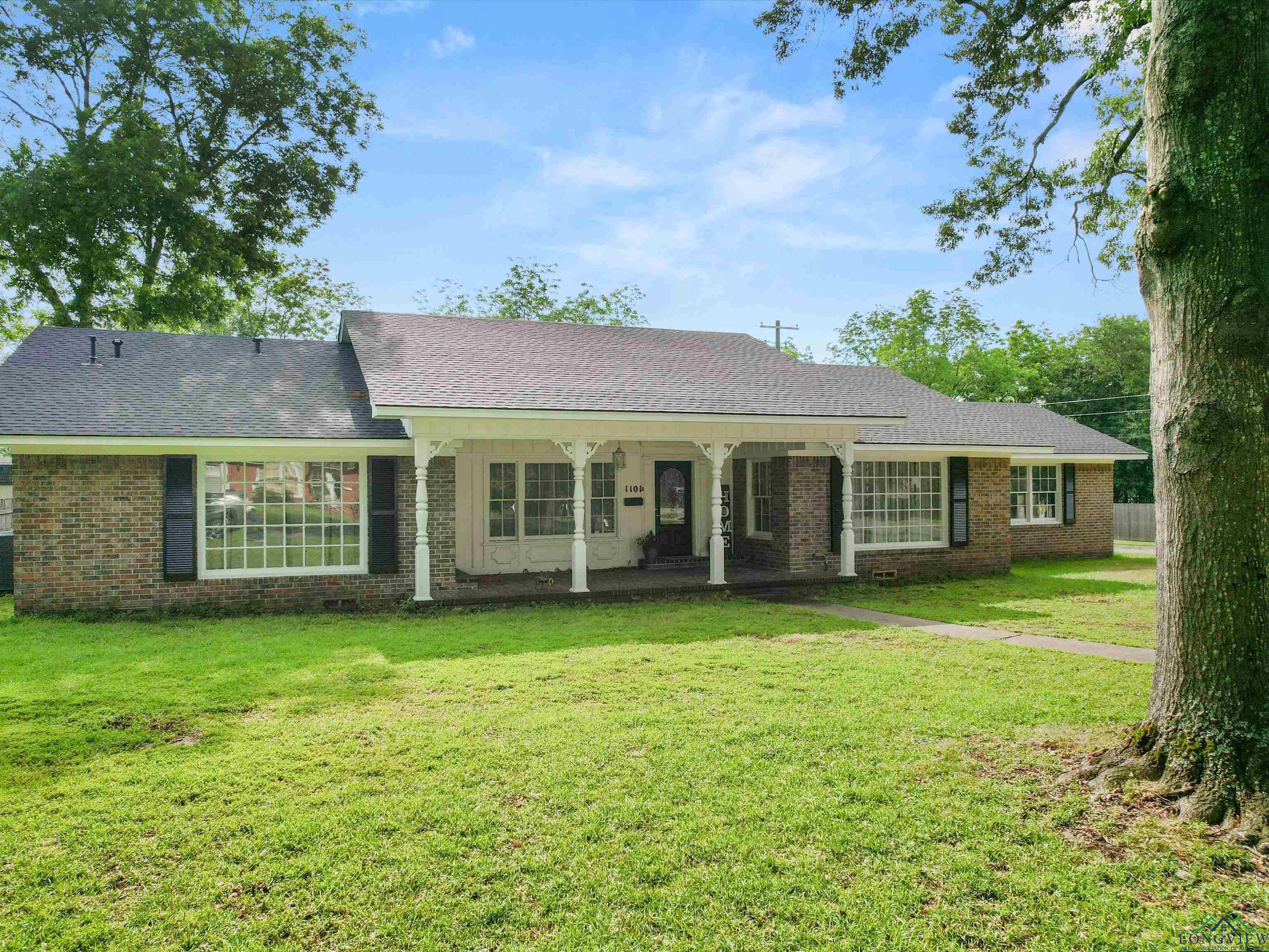 1101 N Bledsoe St, Gilmer, Texas image 1