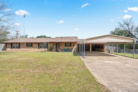 Homes For Sale - 628 Pelphrey Dr<br/> Gregg County, Longview, TX 75604