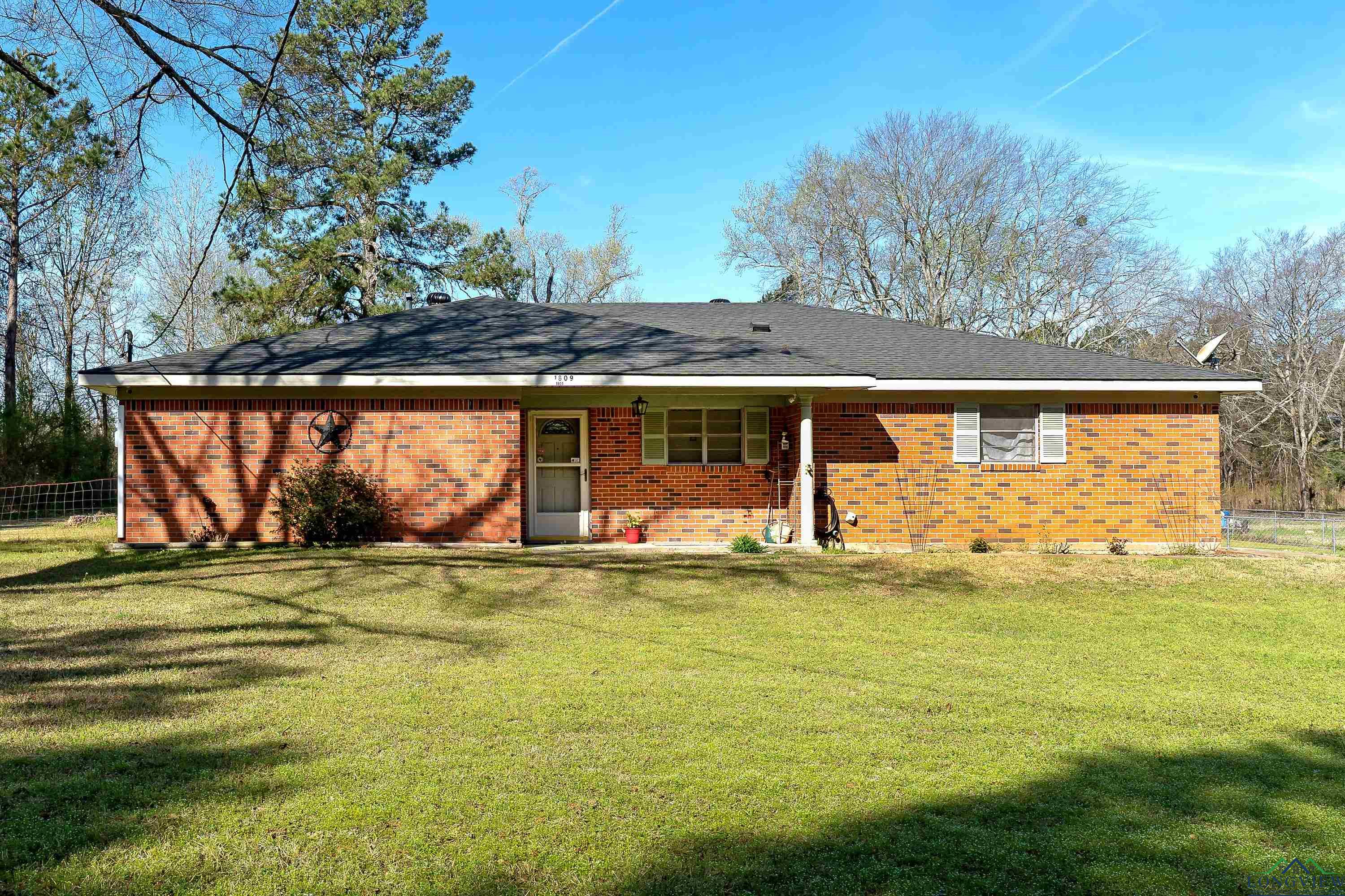 1809 Walter Dr, Marshall, Texas image 2