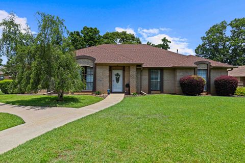 Homes For Sale - 110 Northhill Ct<br/> Longview, TX 75605