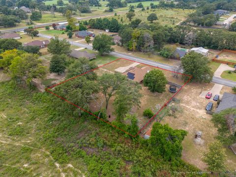 A home in Lindale