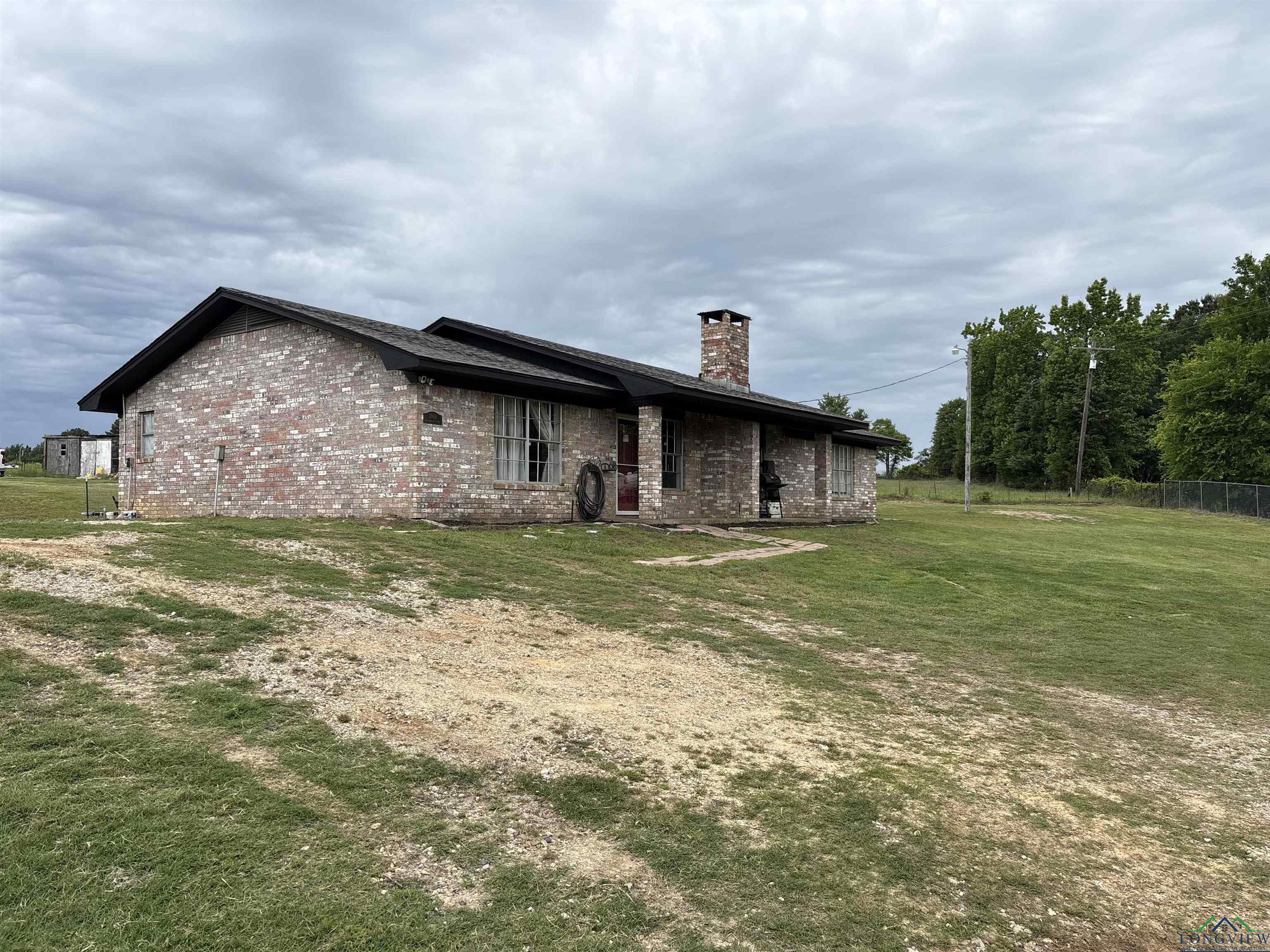 7869 Arrowwood Road, Gilmer, Texas image 2