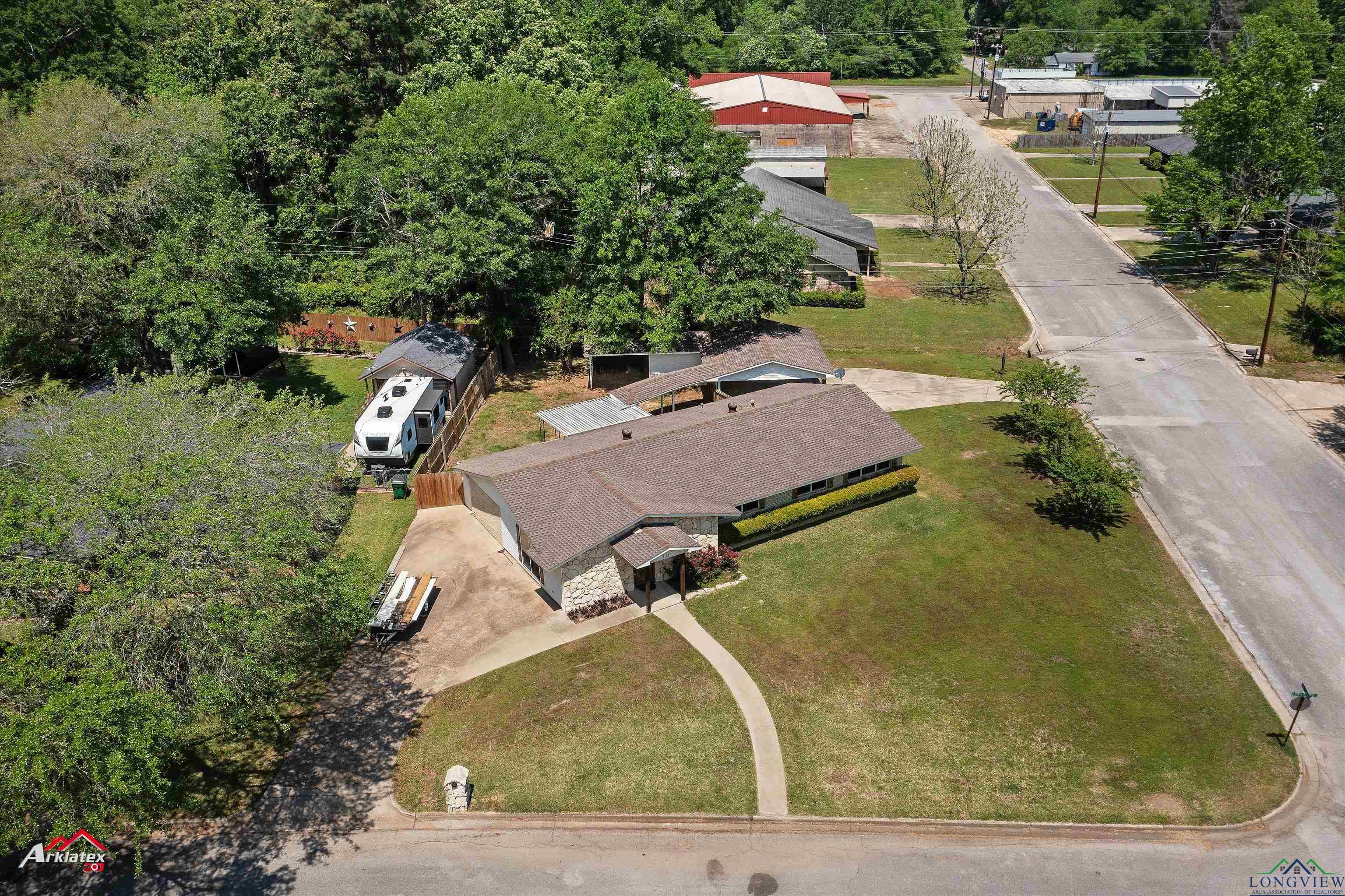1112 Lynnwood Dr, Carthage, Texas image 4