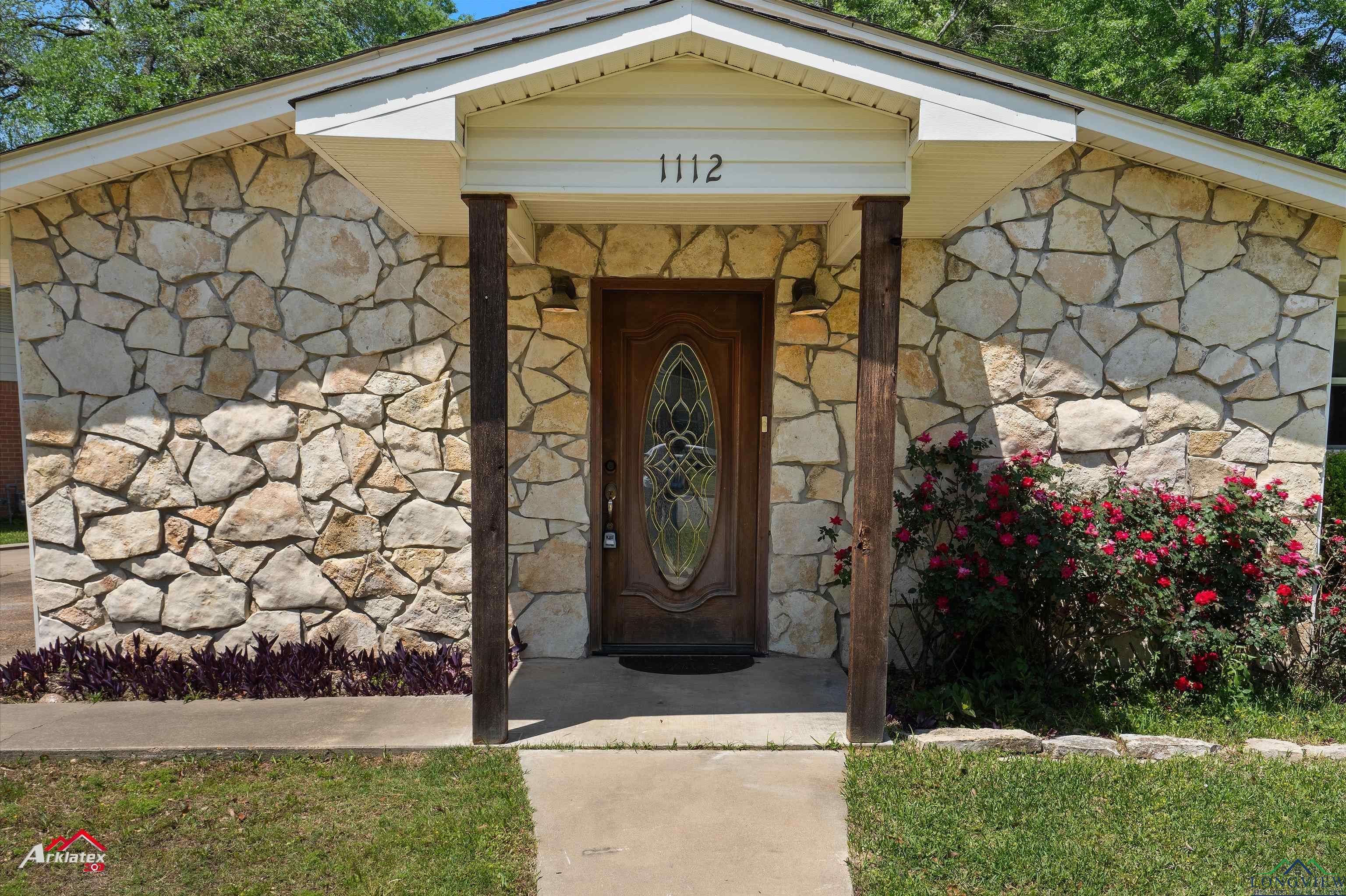1112 Lynnwood Dr, Carthage, Texas image 2