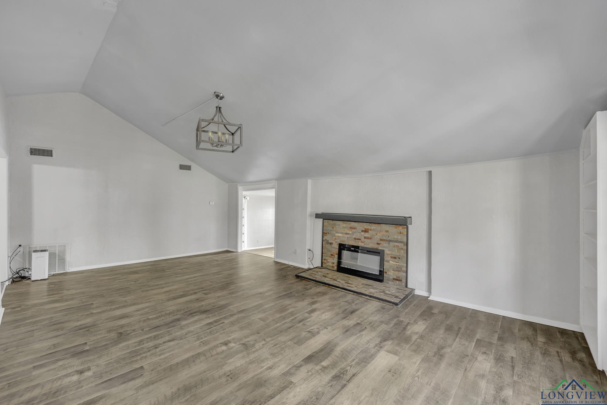 585 Naples Dr, Omaha, Texas image 7
