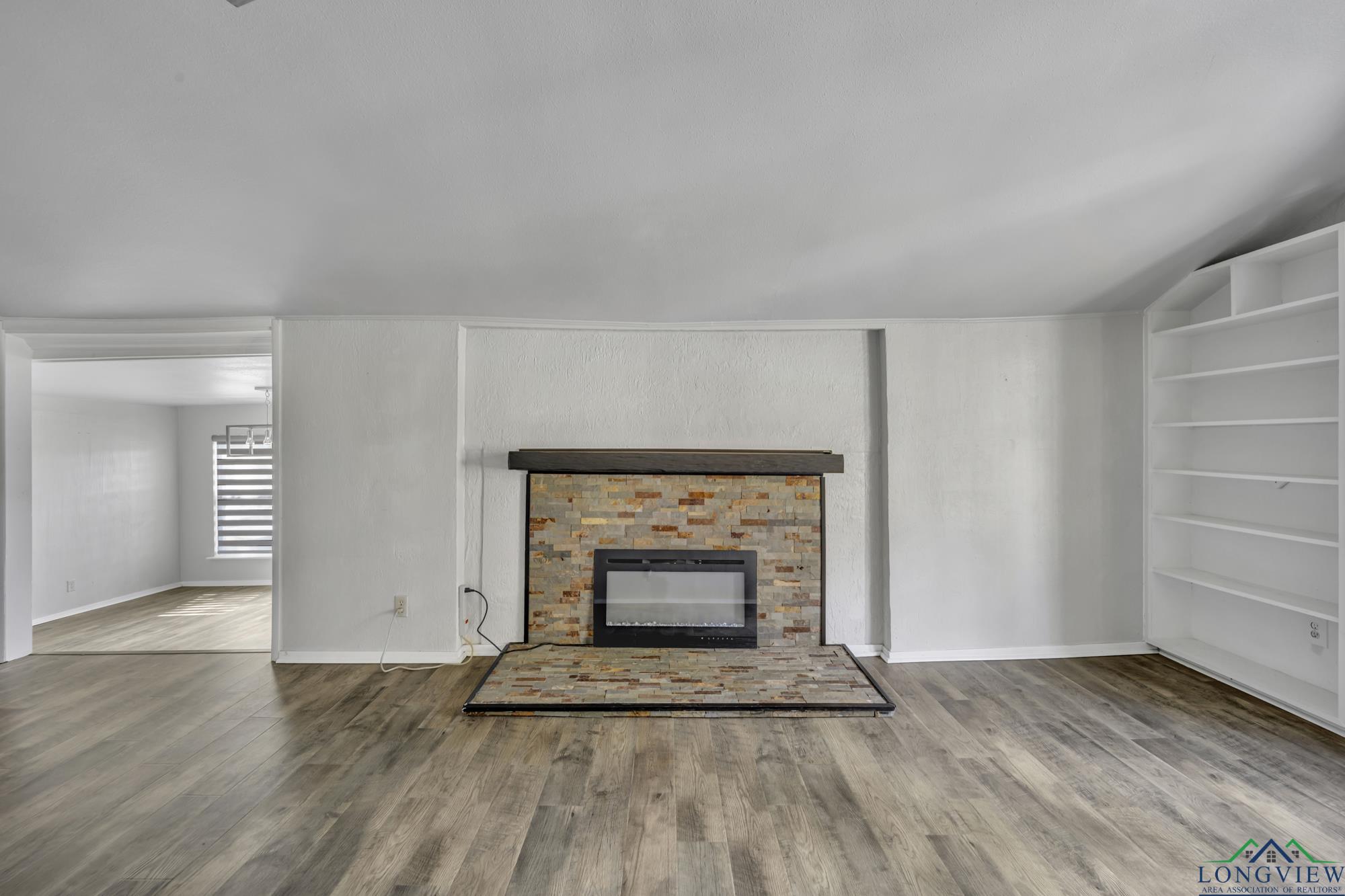 585 Naples Dr, Omaha, Texas image 8