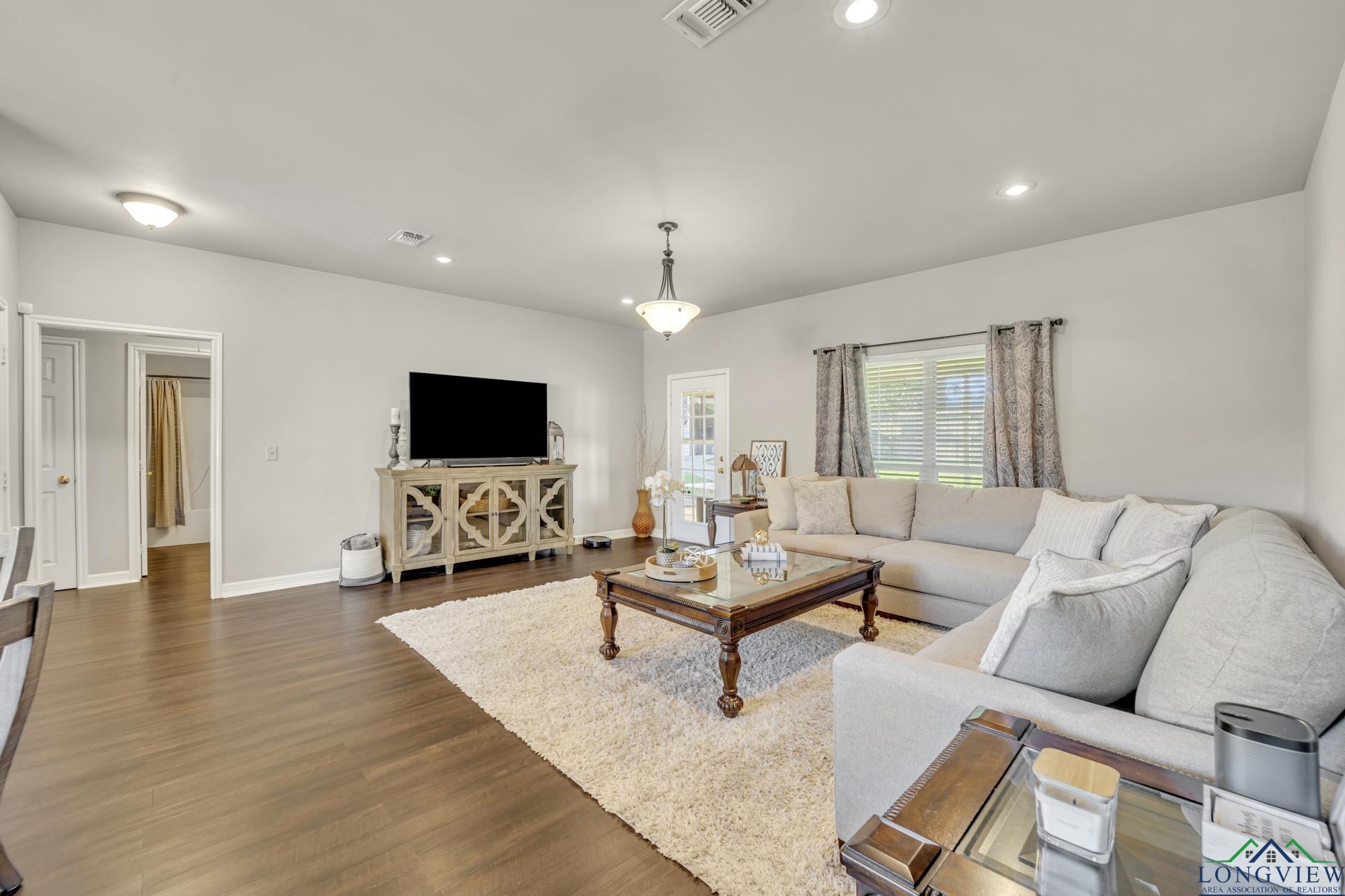 1708 Loring Ln, Longview, Texas image 7