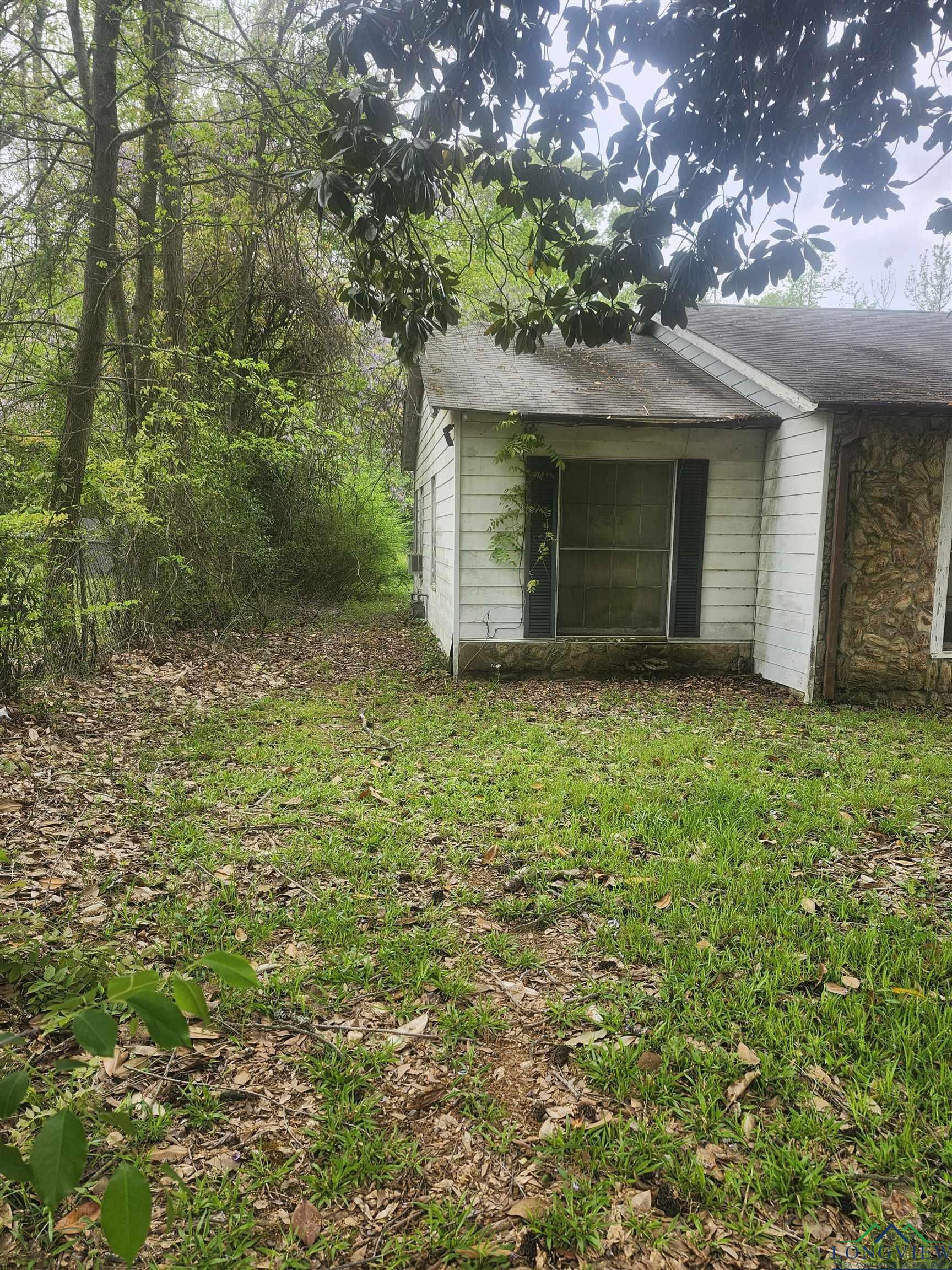 1803 Rosborough Springs Rd, Marshall, Texas image 3