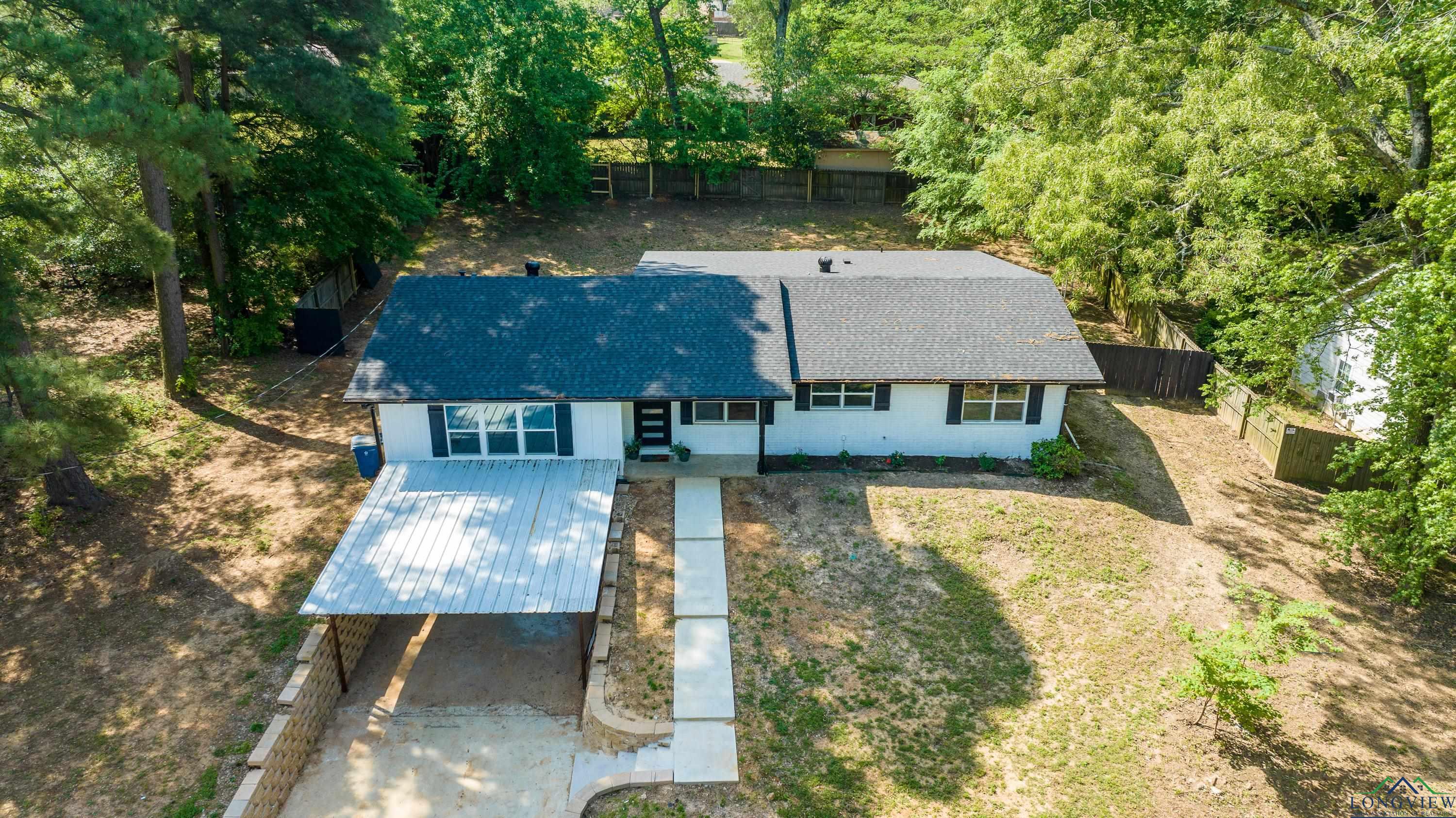 310 E Donna St, White Oak, Texas image 2