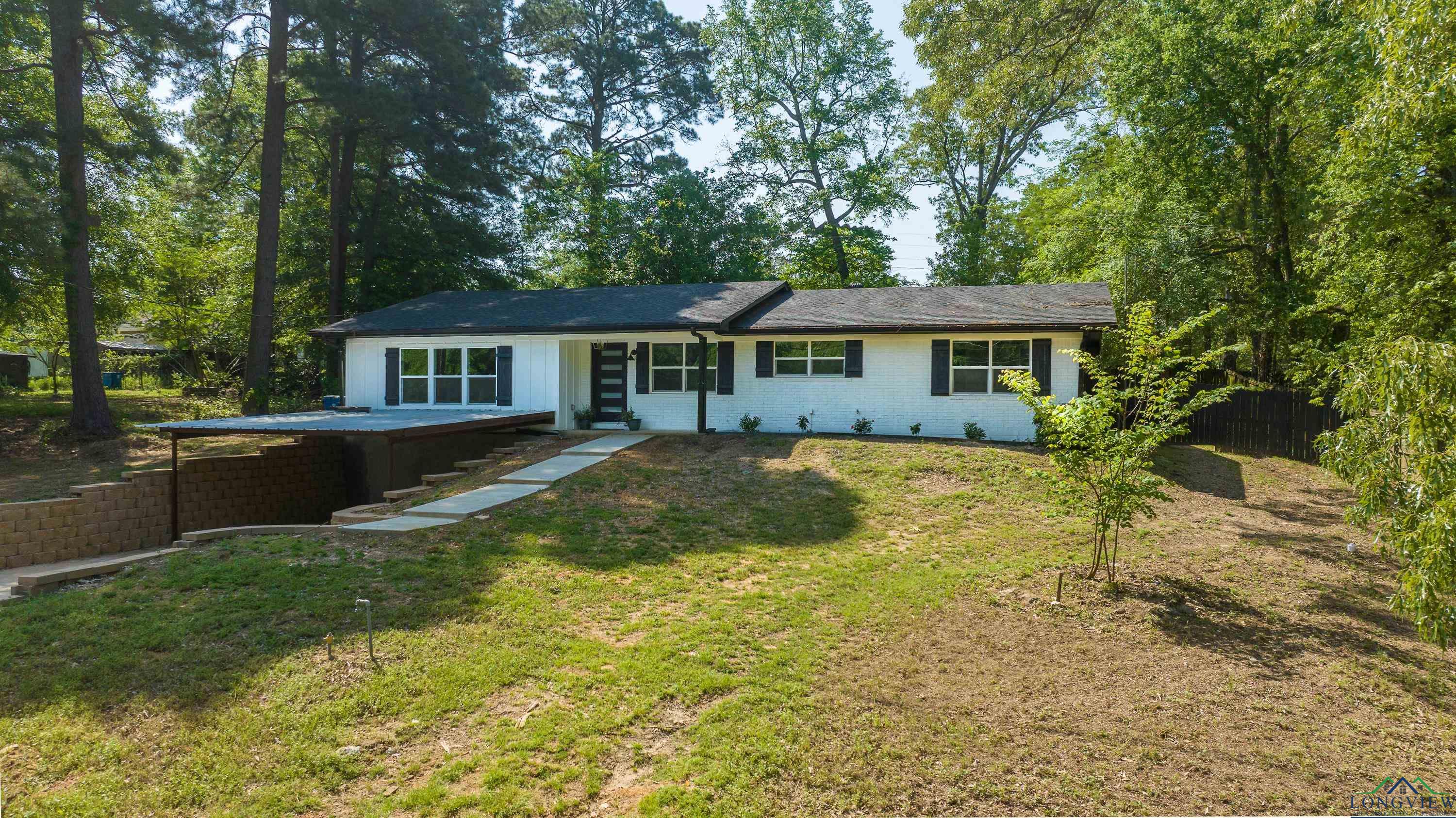 310 E Donna St, White Oak, Texas image 3