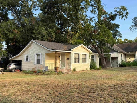 Homes For Sale - 521 N Trinity St<br/> Upshur County, Gilmer, TX 75644