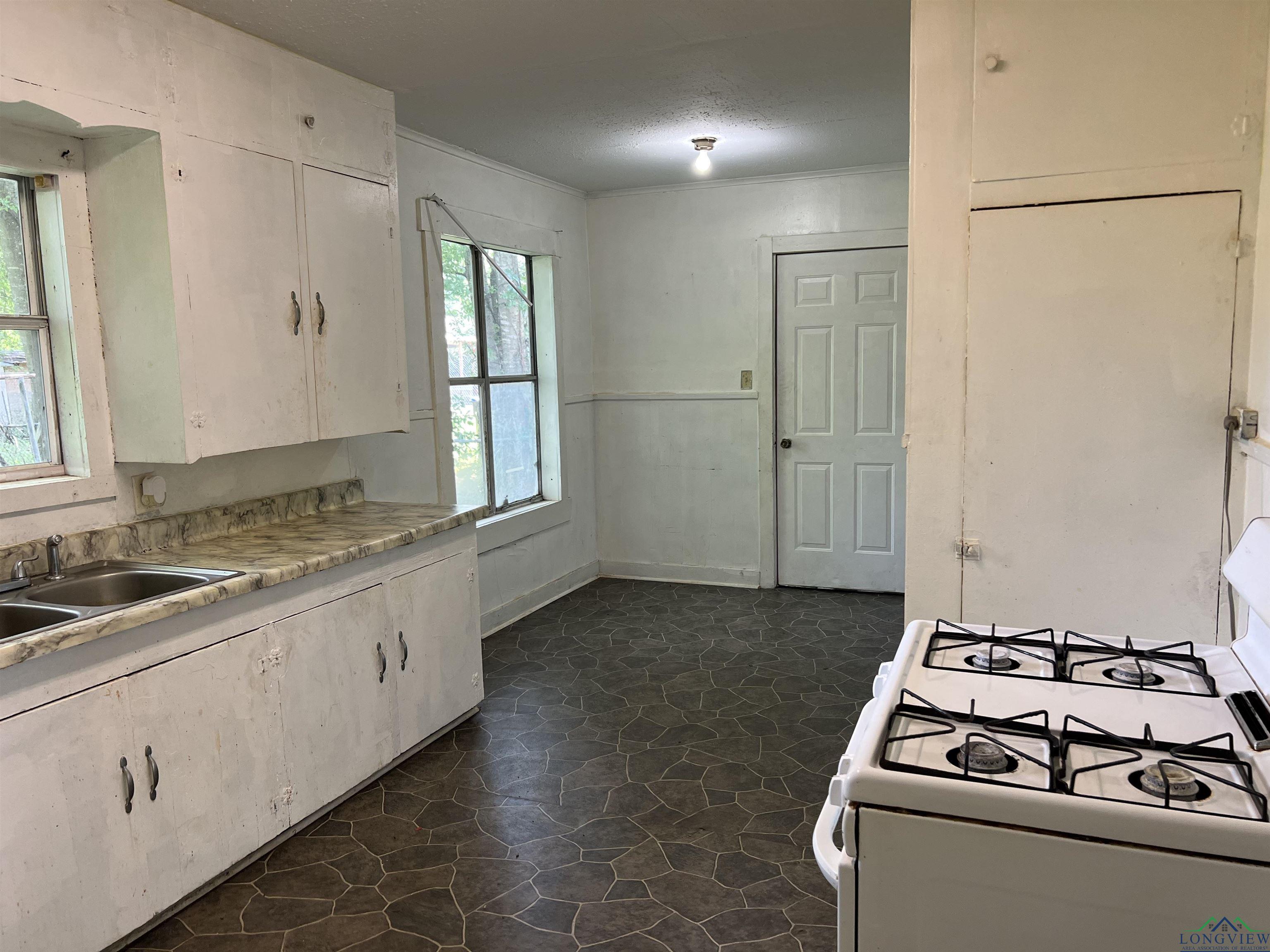 710 Aurel Ave, Longview, Texas image 2