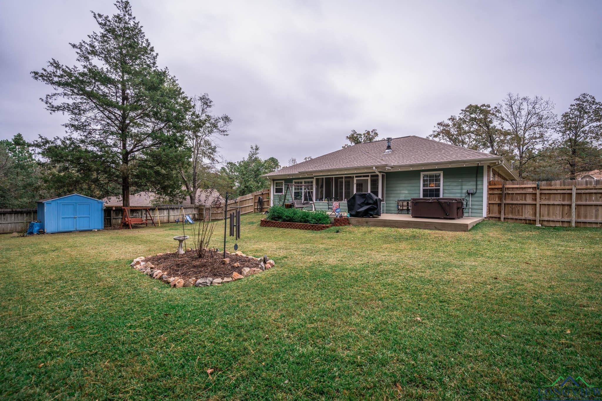 16877 Eagle Dr, Gladewater, Texas image 8