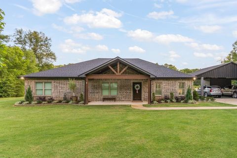 Homes For Sale - 155 Private Road 3561<br/> Kilgore, TX 75662